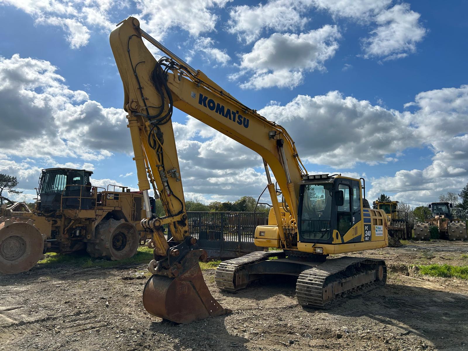 PC240 KOMATSU N°6780