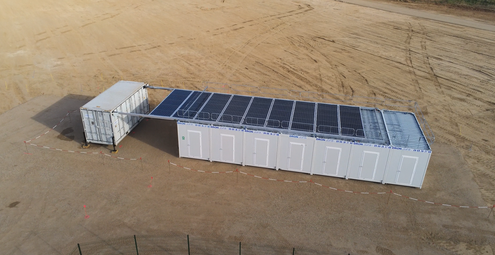 Conteneur photovoltaïque hybride