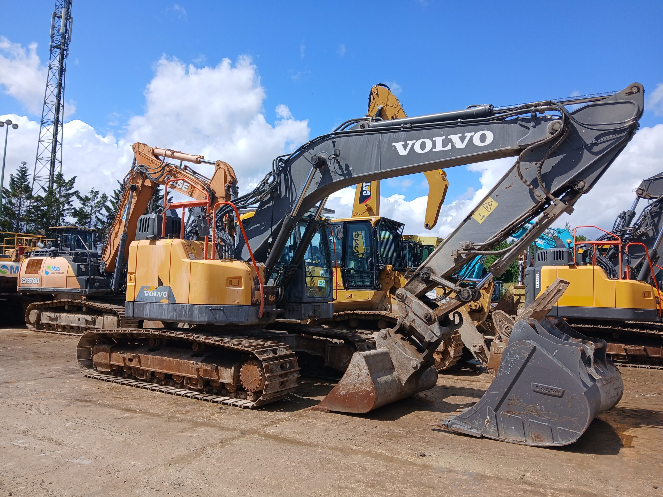 VOLVO EC 235EL N°8054