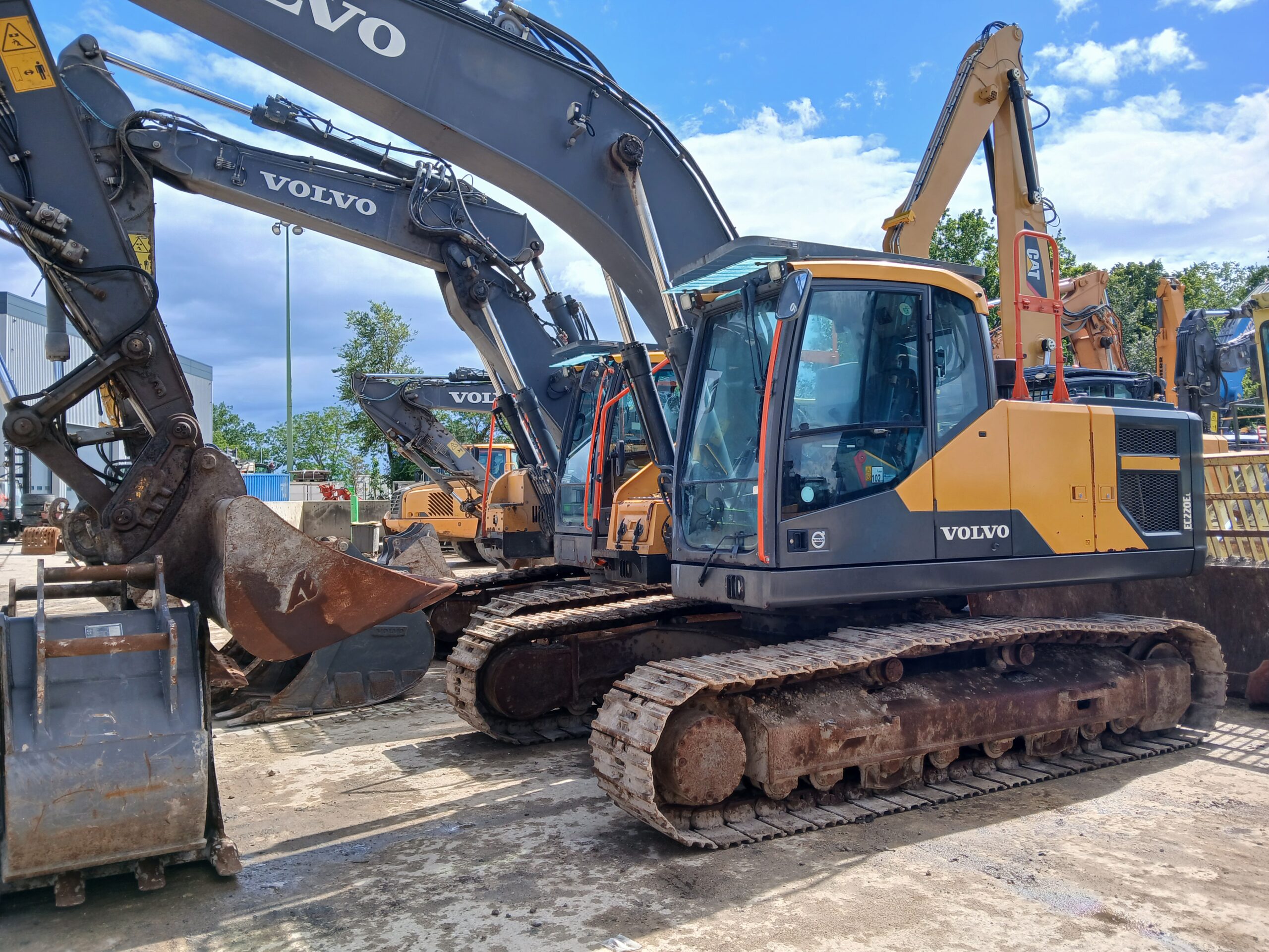 VOLVO EC 220 N°8052