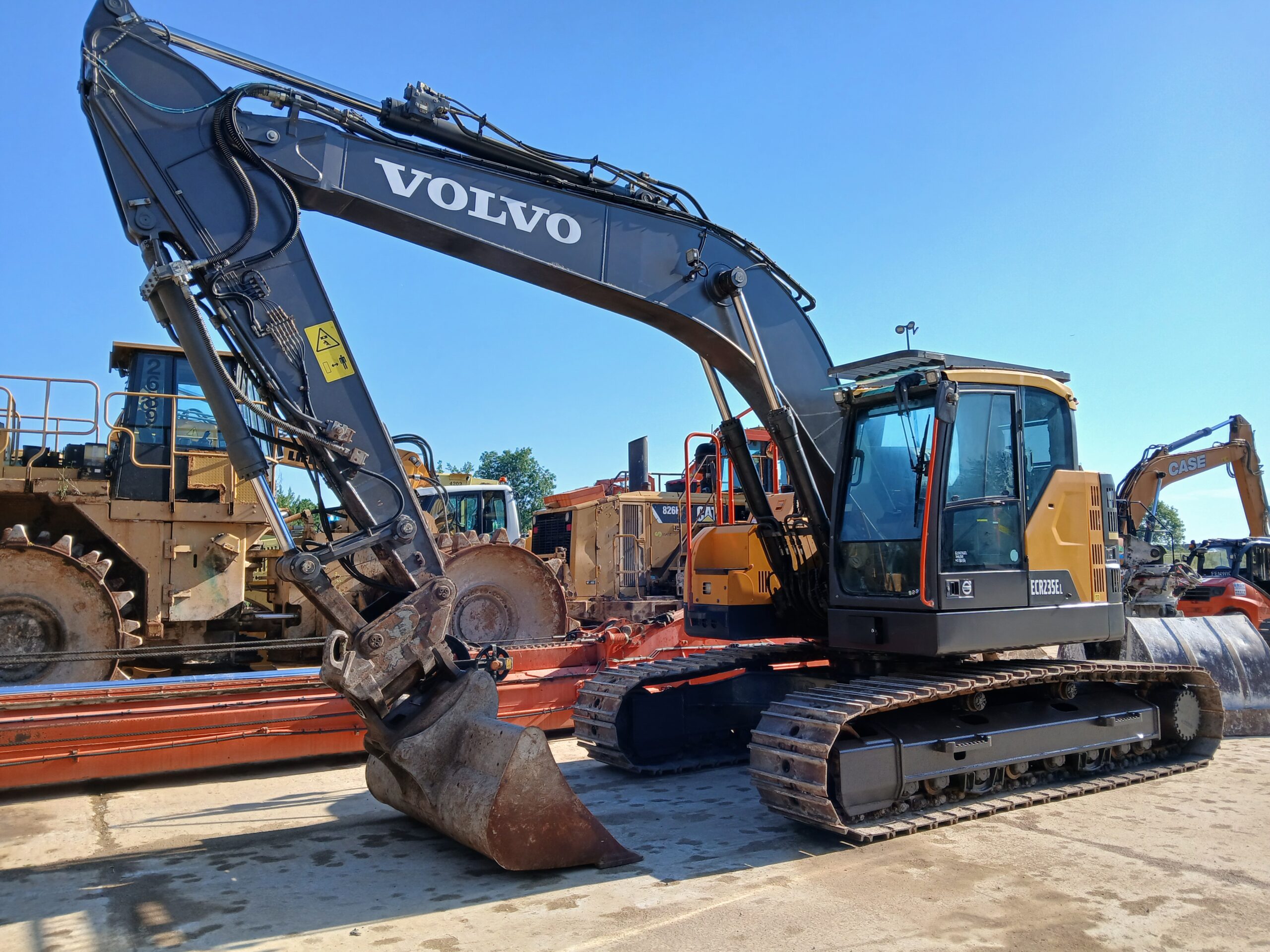 VOLVO EC 235EL N°8054